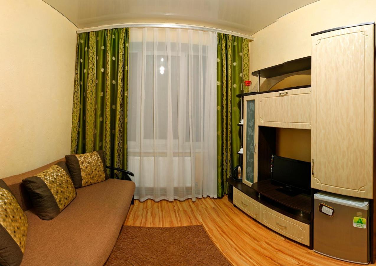 De Luxe Hotel คมิลนิก ภายนอก รูปภาพ