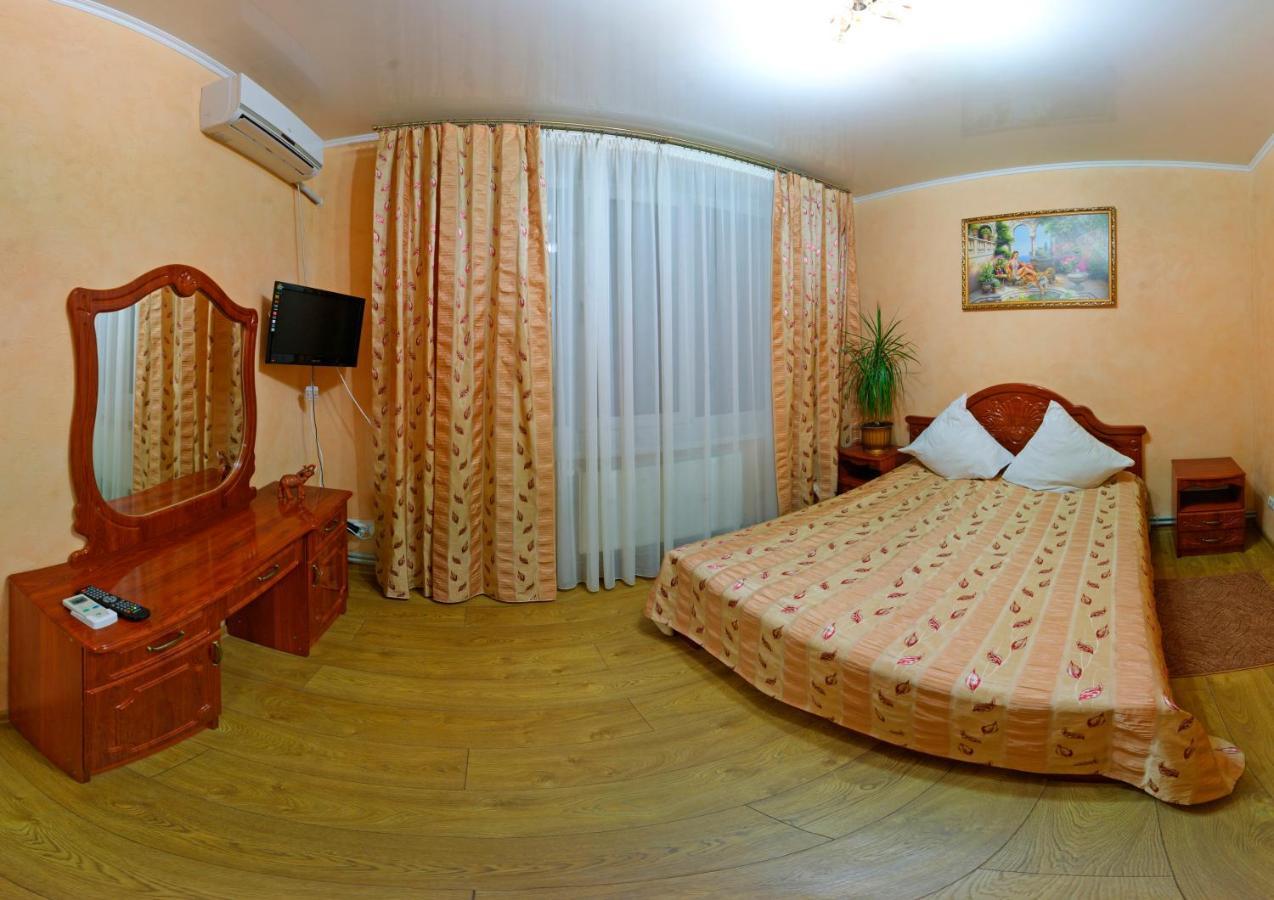 De Luxe Hotel คมิลนิก ภายนอก รูปภาพ