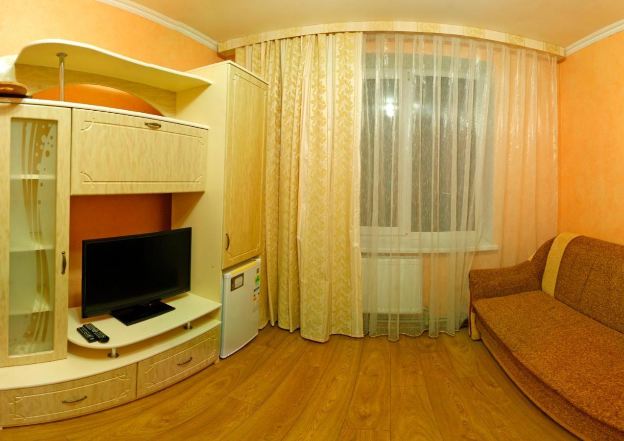 De Luxe Hotel คมิลนิก ภายนอก รูปภาพ