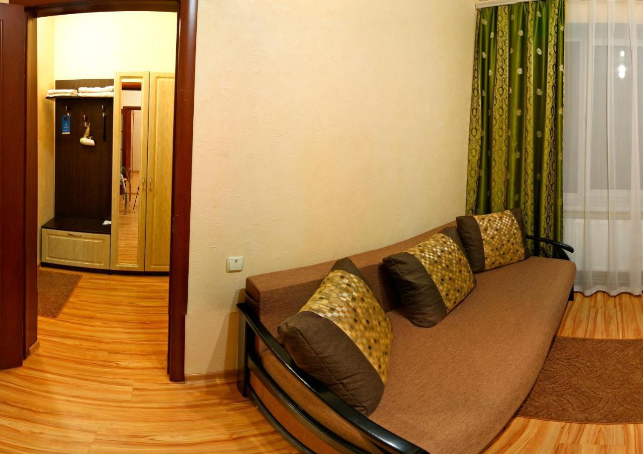 De Luxe Hotel คมิลนิก ภายนอก รูปภาพ