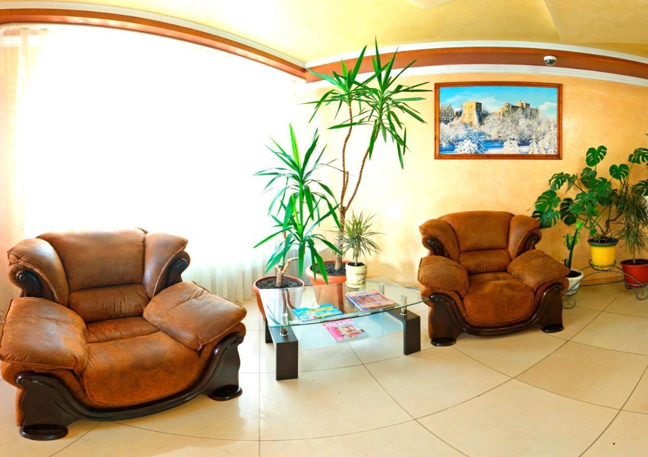 De Luxe Hotel คมิลนิก ภายนอก รูปภาพ