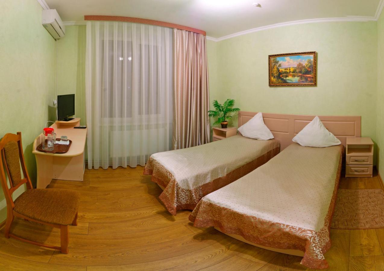 De Luxe Hotel คมิลนิก ภายนอก รูปภาพ