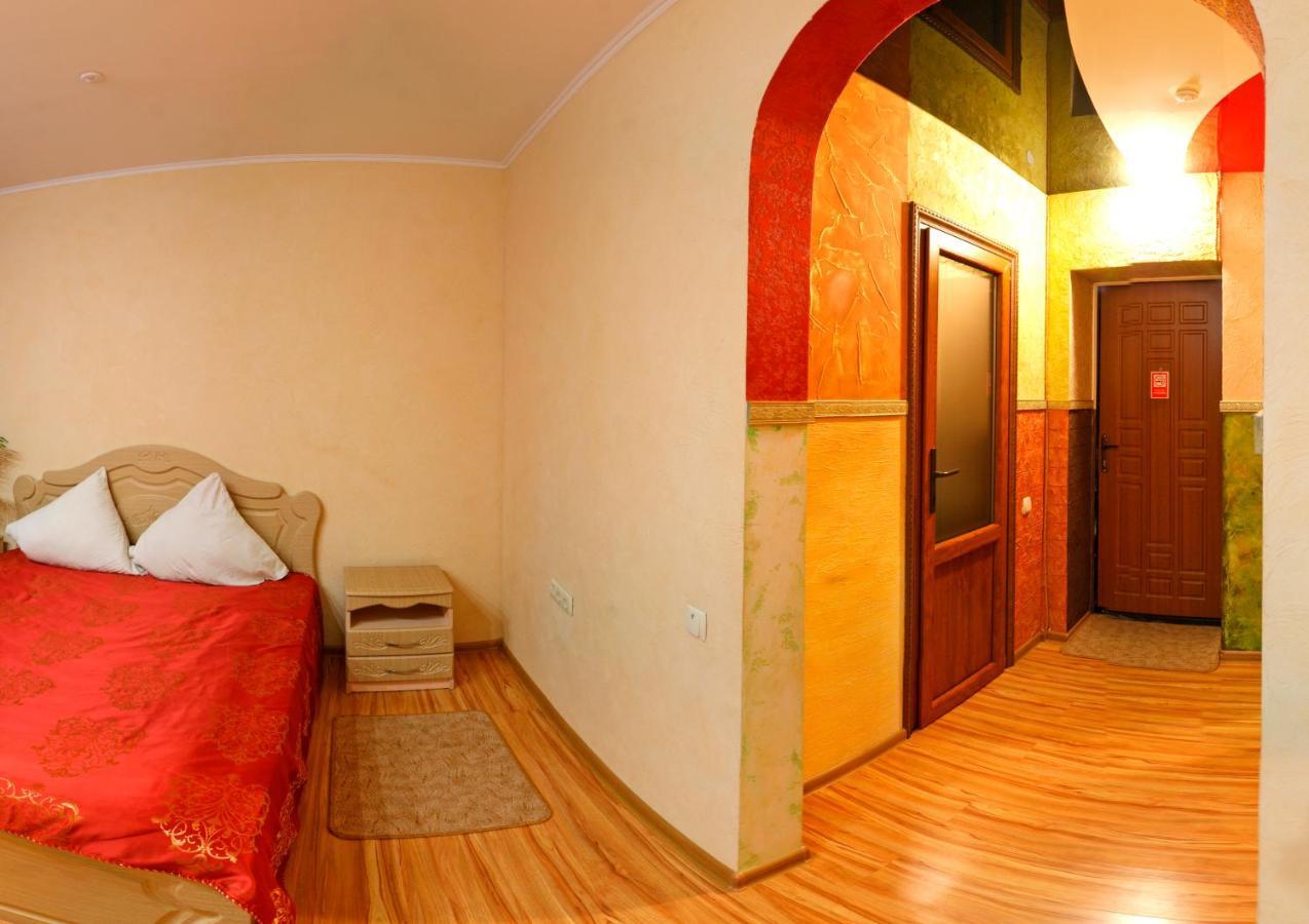 De Luxe Hotel คมิลนิก ภายนอก รูปภาพ